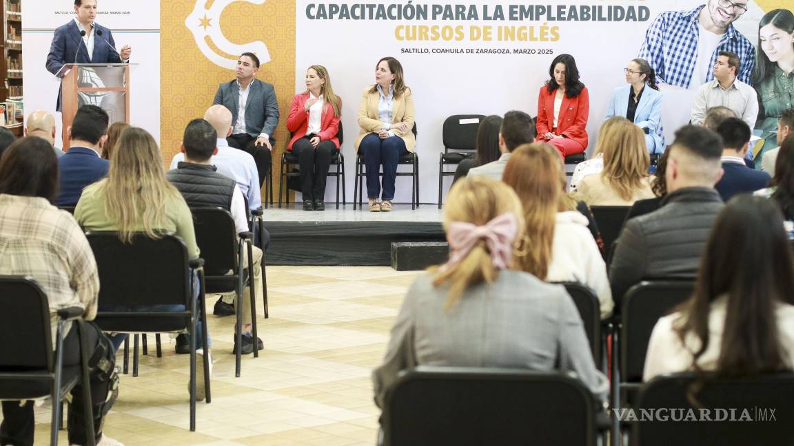 $!250 beneficiarios recibieron su constancia por haber concluido el curso de inglés.