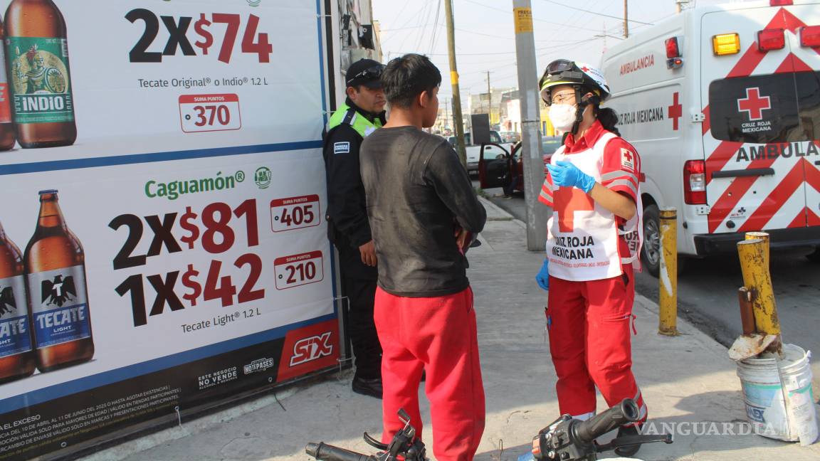 Motociclista se extravía y termina lesionado tras accidente en el centro de Saltillo
