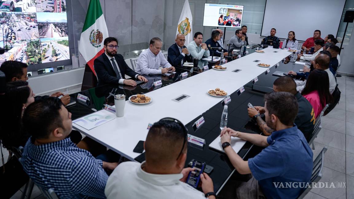 $!Representantes de fuerzas de seguridad, instituciones estatales y sociedad civil participaron en la reunión ordinaria de seguridad encabezada por el Ayuntamiento de Saltillo.