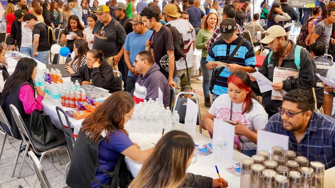 $!Cientos de personas acudieron en busca de un empleo.