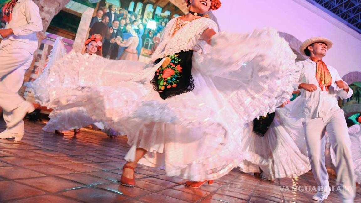 $!Con su energía escénica y profundo arraigo en las tradiciones mexicanas, la Compañía Ixtle-Coahuila proyecta el Folklor de Coahuila dentro y fuera del país.