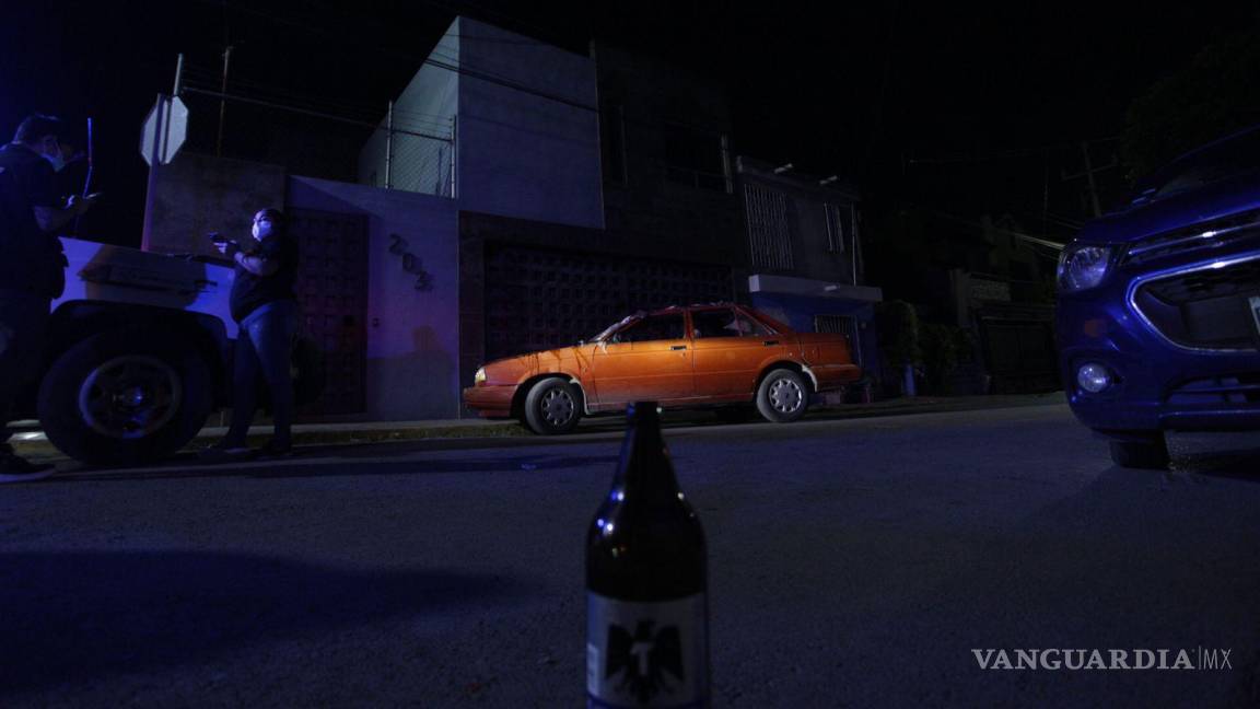 Saltillo: abandonan automóvil tras volcadura; encuentran bebidas alcohólicas en su interior