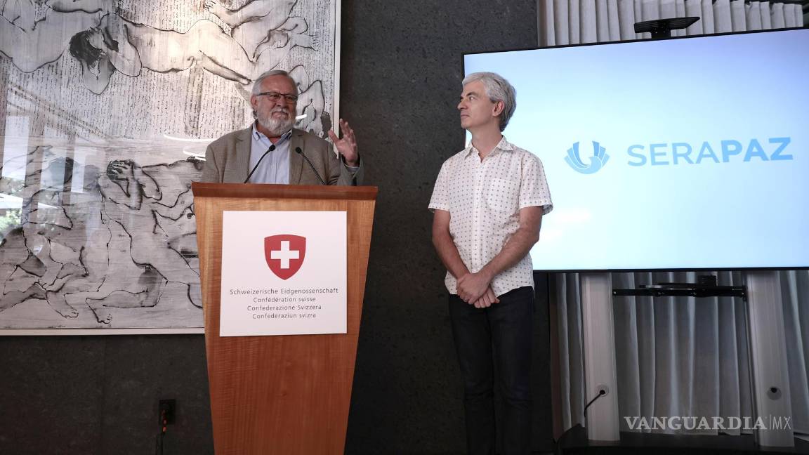 $!Los representantes de Serapaz, Mariano Michain (d) y Miguel Álvarez (i), en la entrega del Premio Suizo de Derechos Humanos y Desarrollo Sostenible.