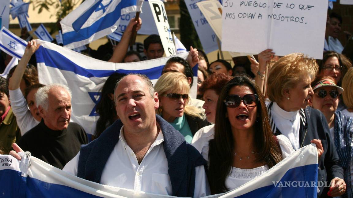 $!Ciudadanos de origen israelí en nuestro país junto con simpatizantes organizaron en una protesta en las afueras de la embajada de Israel en Lomas de Chapultepec.
