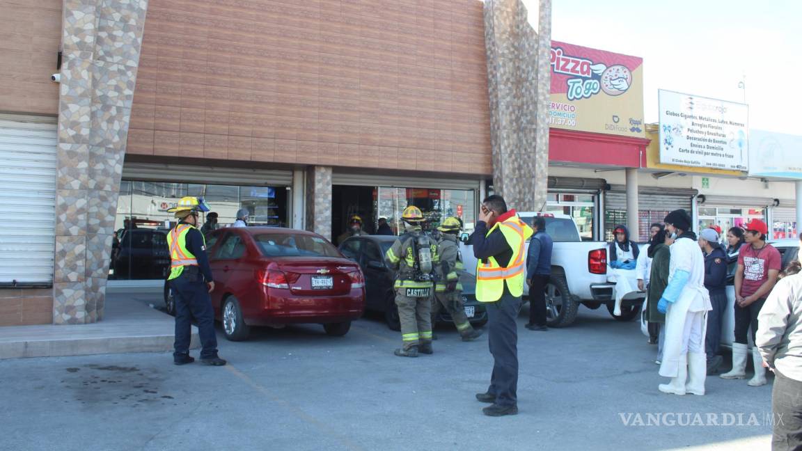 Descuido provoca incendio de manteca en carnicería de Saltillo; evacúan a 20