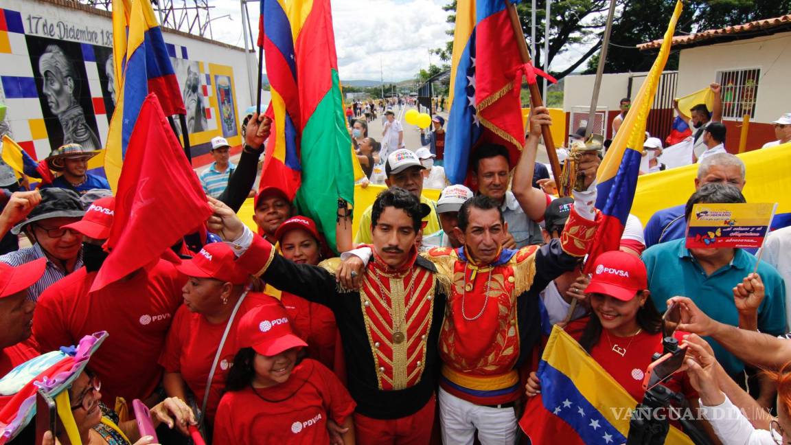 $!Venezolanos y colombianos en un concierto con motivo de la Investidura de Petro en la plaza de la Confraternidad en San Antonio del Táchira, Venezuela.