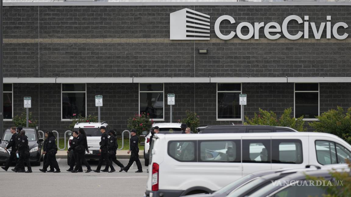 Registran motín en prisión de Tennessee; tres reclusos y un policía resultan heridos