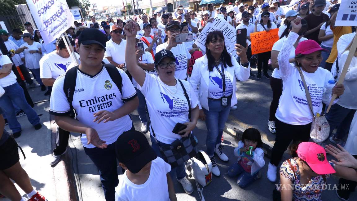 $!Empleados se reunieron en una manifestación para defender sus derechos laborales y la Constitución Política.