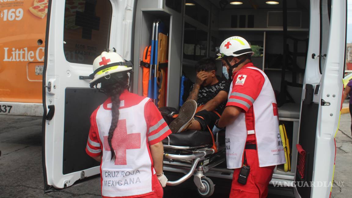 Motociclista de 17 años es embestido por camión urbano en la zona centro de Saltillo