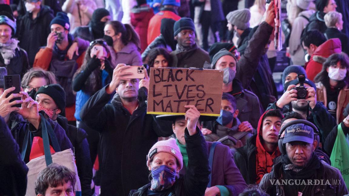 Muerte de afroamericano revive la urgencia de cambio en la cultura policial de Estados Unidos