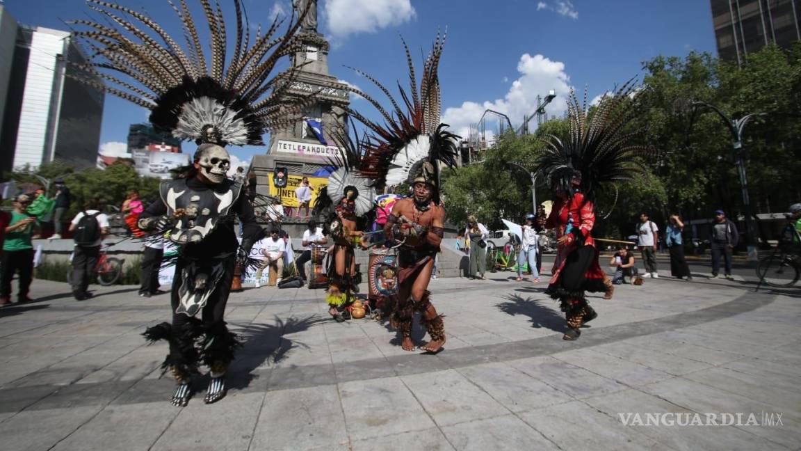 $!Celebración del Día internacional de la madre tierra que realiza Okupa por la Tierra Acción Ciudadana Pacífica en el Monumento a Cuauhtémoc en CDMX.