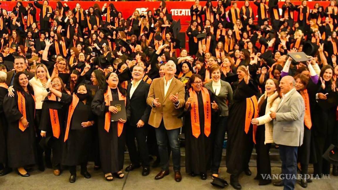 Encabeza Gobernador graduación de mujeres egresadas de bachillerato en Torreón