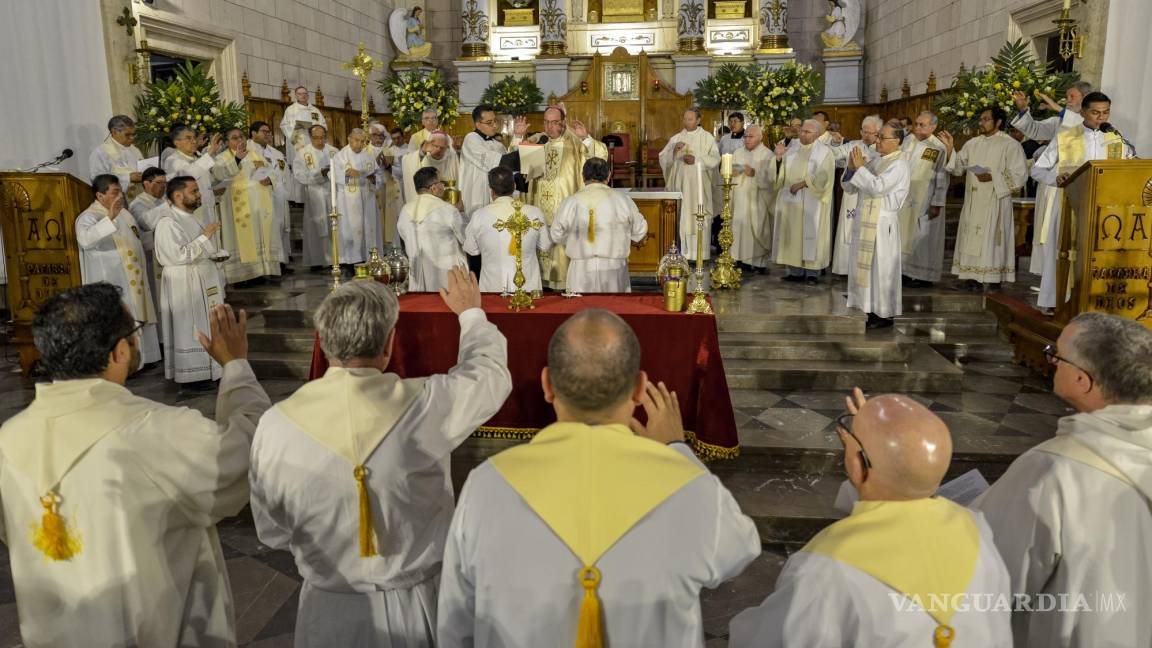 Renovación Espiritual: párrocos participan en Misa Crismal en la Catedral de Saltillo