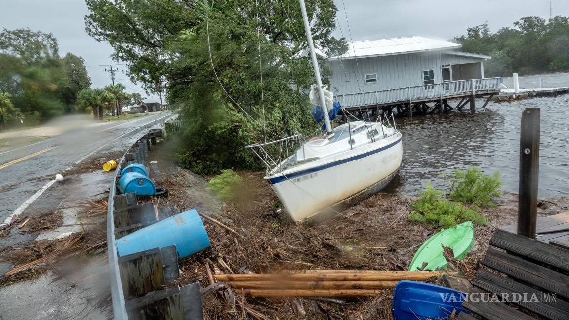 ‘Apaga’ huracán a Florida y deja inundaciones y daños diversos