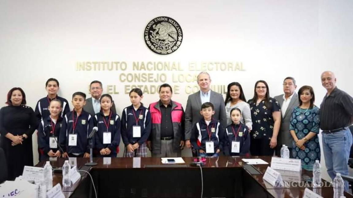 Viajan a México los 7 legisladores infantiles de Coahuila