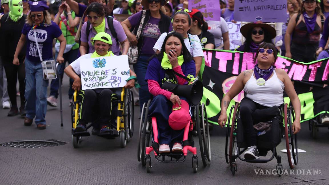 $!CIUDAD DE MÉXICO, 08 MARZO 2026.- En el marco del Día Internacional del Día de la Mujer, mujeres con discapacidad exigieron justicia durante la marcha del 8M en Avenida Paseo de la Reforma.