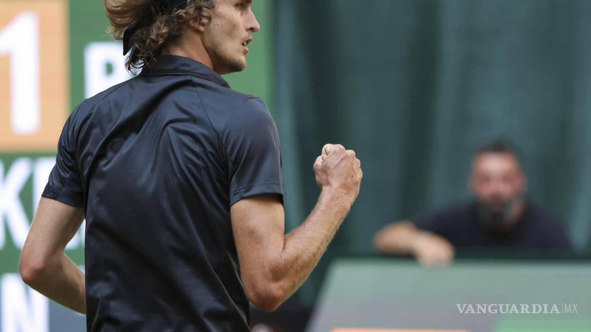 $!Alexander Zverev venció a Dominic Thiem en el torneo de ATP de Halle.
