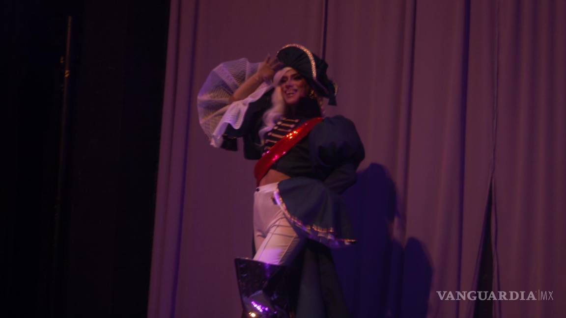 $!Killer Snake con un atuendo en colores verdosos, el cual imitaba un uniforme militar directamente referenciado a Napoleón