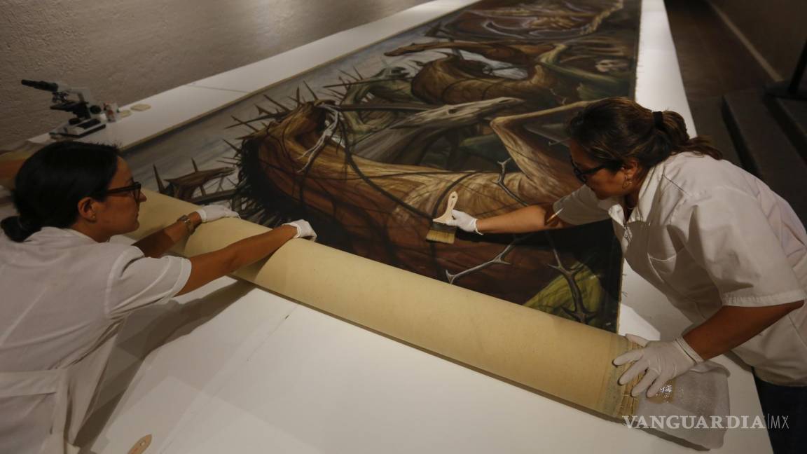 $!Especialistas laboran en la restauración del mural “La Guerra y La Paz” del pintor y muralista mexicano Gabriel Flores en el exconvento del Carmen de Guadalajara.