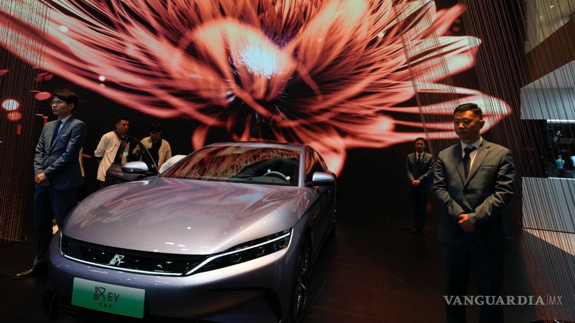 $!El automóvil BYD Han EV se muestra durante Auto China 2024 celebrada en Beijing, China.