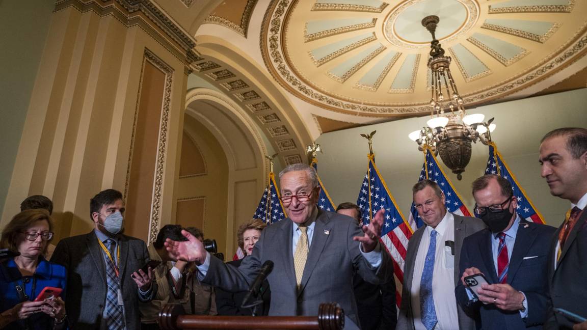 $!El líder de los demócratas en el Senado estadounidense, Chuck Schumer, se comprometió a someter a voto “tan pronto como sea posible” la nueva legislación.