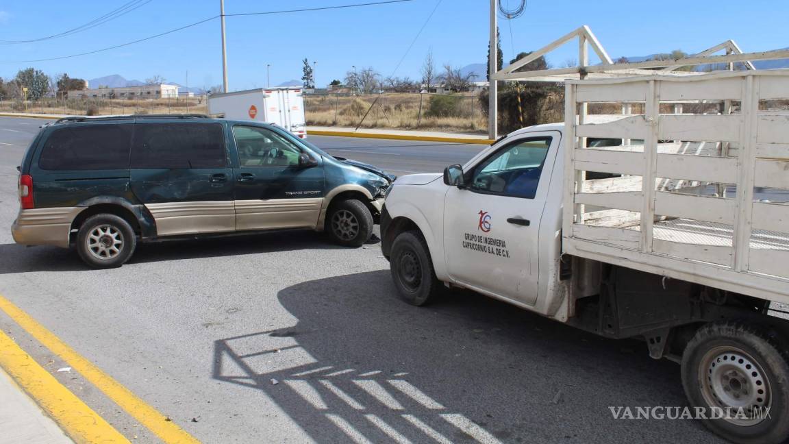 Apresurado conductor provoca accidente al norte de Saltillo