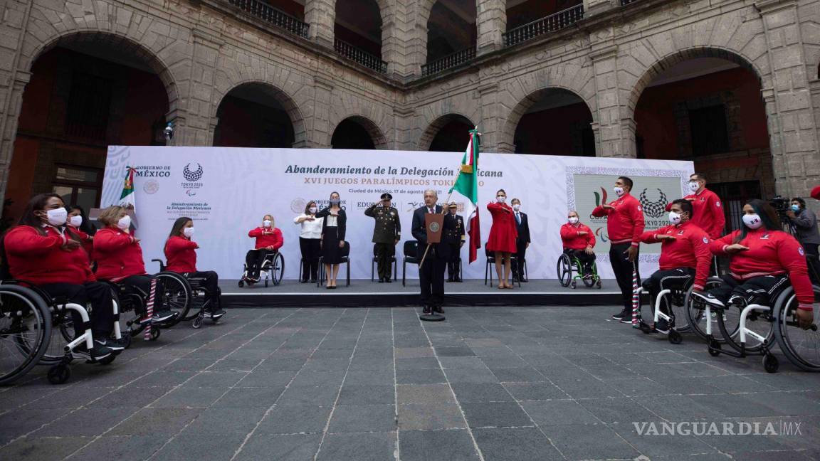 $!Deportistas paralímpicos con Andrés Manuel López Obrador.