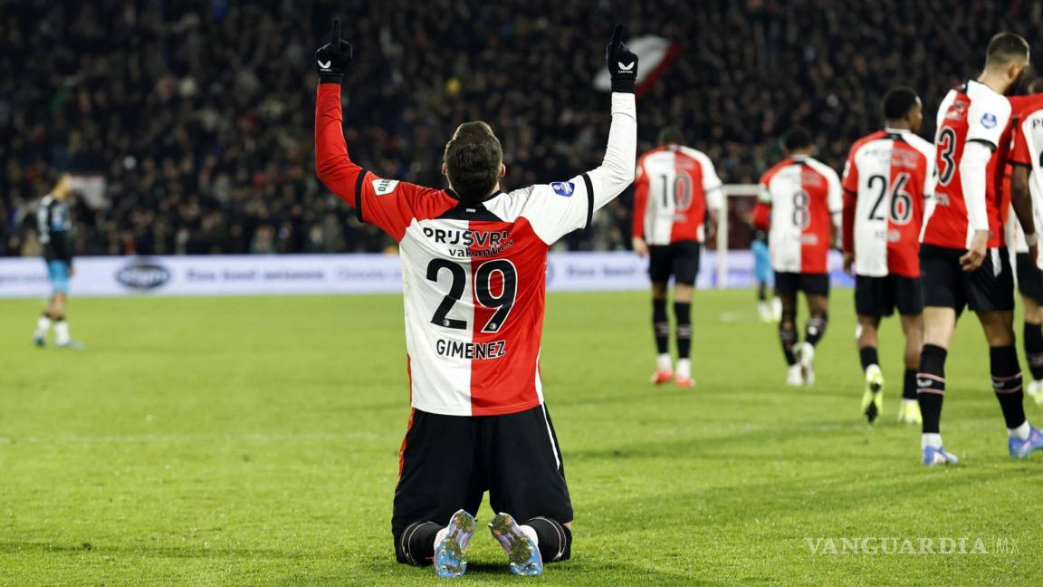 Santiago Giménez lidera al Feyenoord con un hat-trick en la Eredivisie