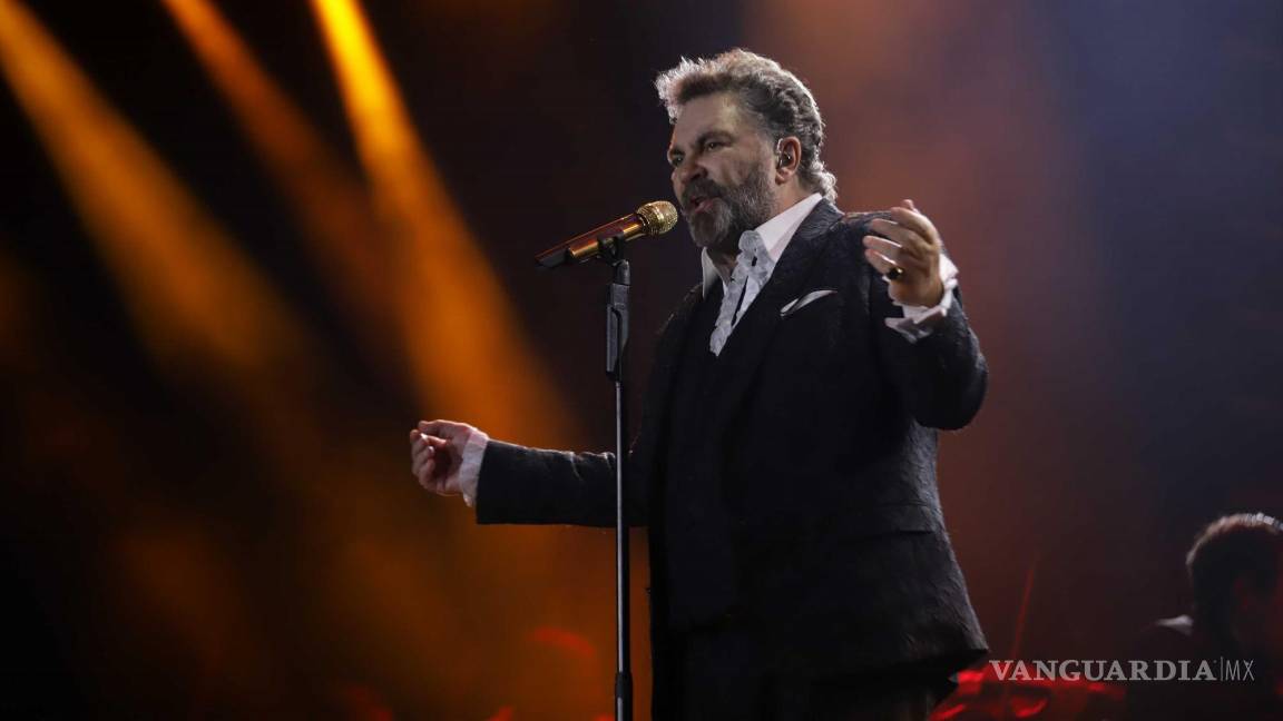 Una noche despiadadamente bella para el amor con Mijares en Saltillo