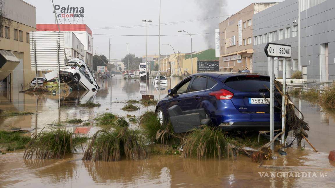 $!Vista general del polígono industrial de Sedaví anegado a causa de las lluvias torrenciales de las últimas horas.