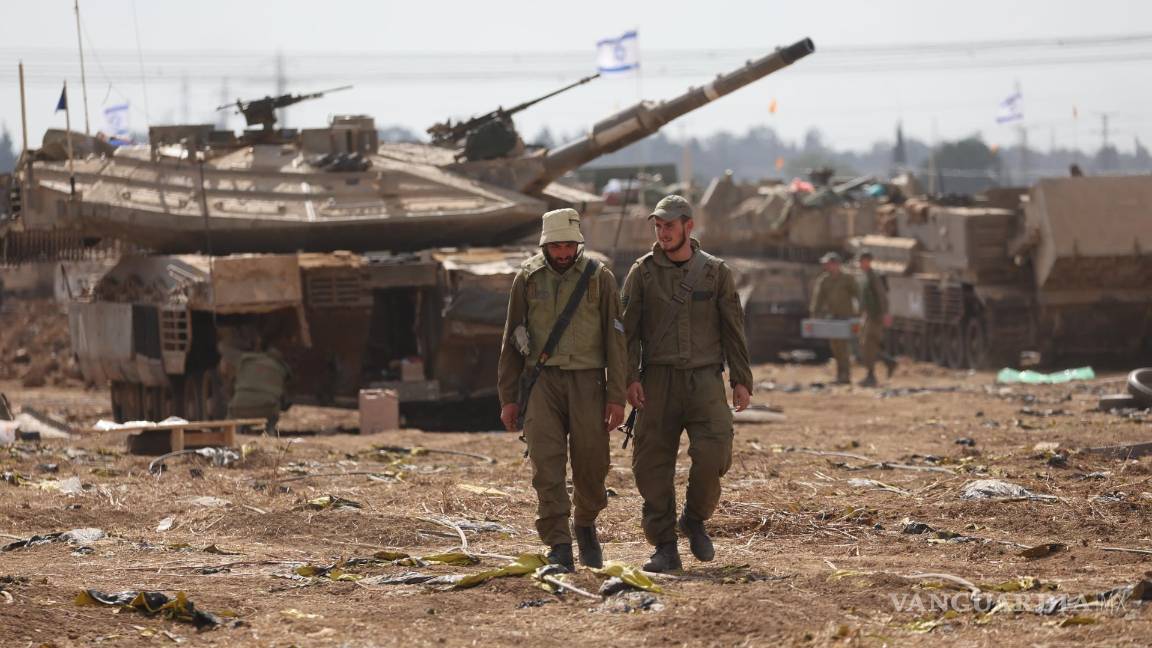 $!Soldados israelíes estacionados cerca de la frontera de Gaza.