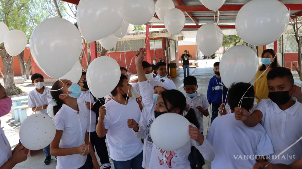 Saltillo: Realizan homenaje a Valentina, en primaria Urbano Flores; compañeros le dan el último adiós