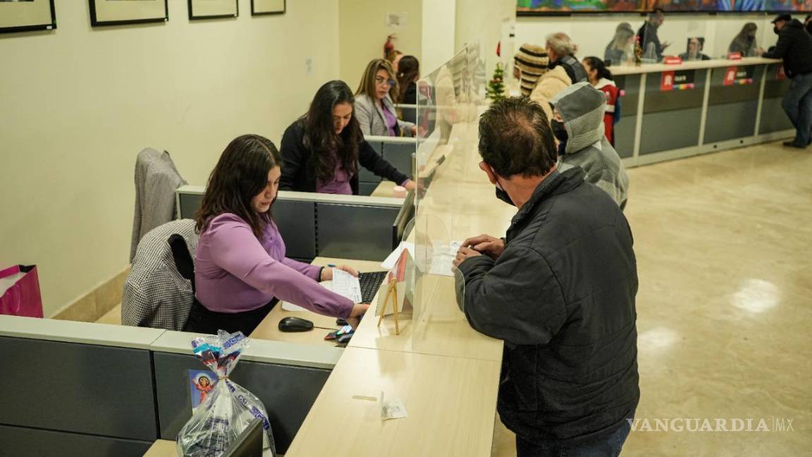 Torreón: ciudadanos acuden desde temprana hora los descuentos en pago de predial