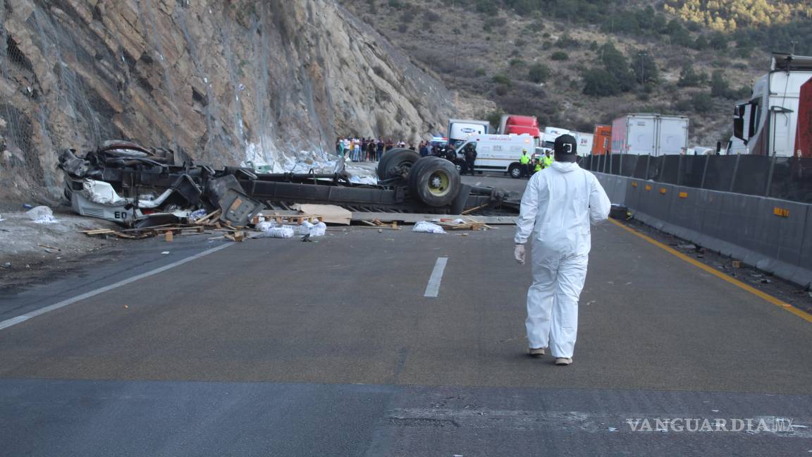 Tragedia en la carretera 57: Trailero pierde la vida en aparatoso accidente