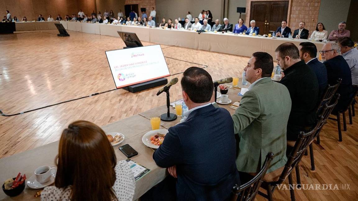 $!Representantes de más de 200 empresas escucharon la propuesta municipal para contribuir con mobiliario urbano y mejorar el entorno de sus comunidades.