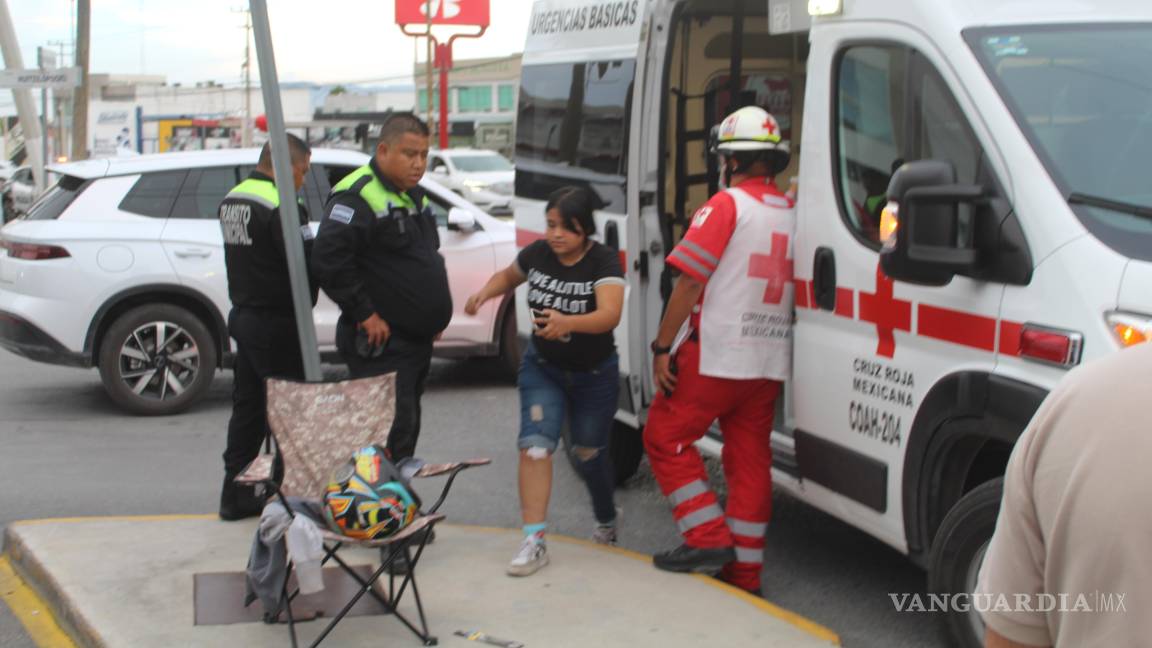 Repartidora adolescente sufre accidente en moto al intentar entrega exprés en Saltillo