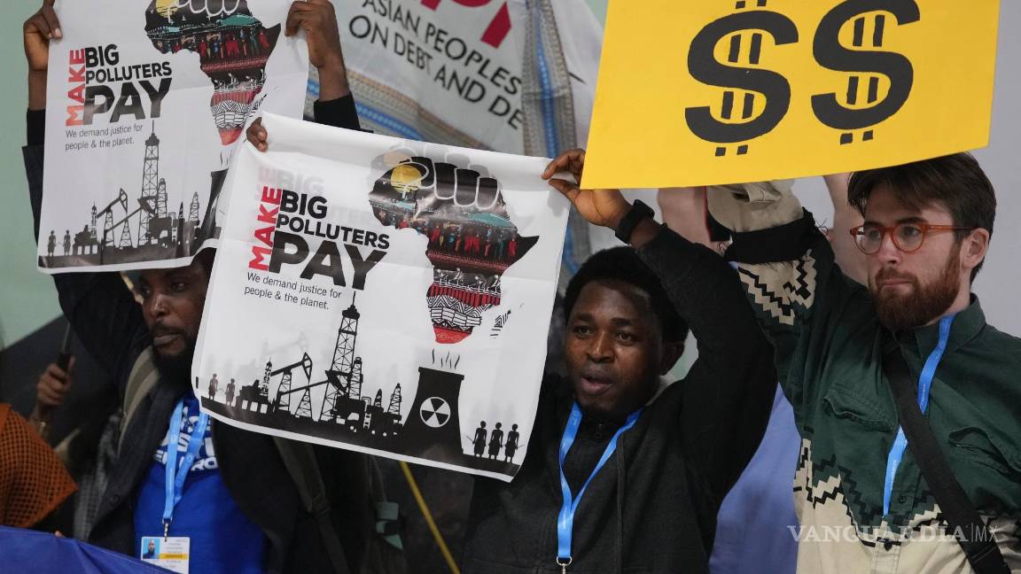 $!Activistas participan en una manifestación sobre fondos climáticos en la cumbre climática de la ONU COP29 en Bakú, Azerbaiyán.