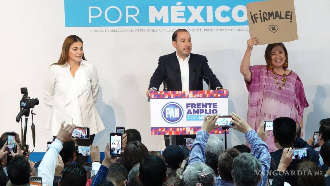 $!La senadora Xóchitl Gálvez acudió al registro a la candidatura a la presidencia por el Frente Amplio por México, realizado en las inmediaciones del PAN.