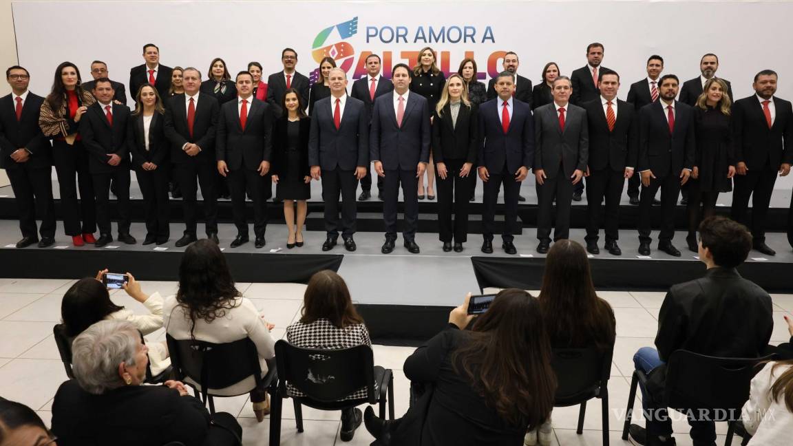 Javier Díaz, alcalde de Saltillo, presenta su gabinete municipal