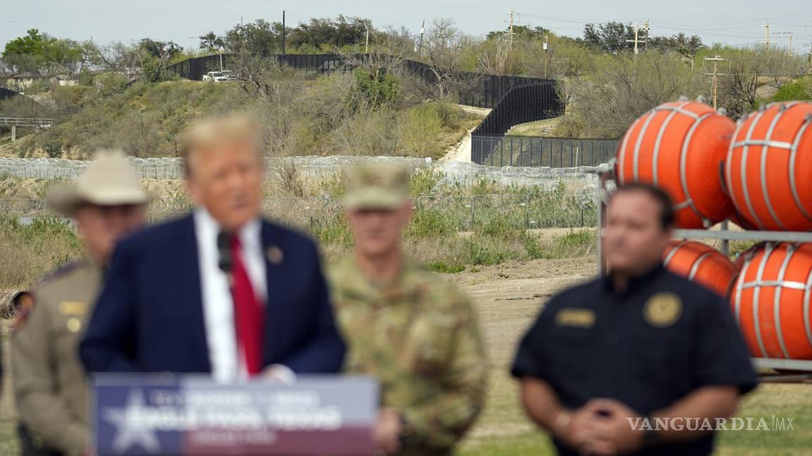 Desde frontera con Coahuila, carga Trump contra Biden: ‘EU está siendo invadido por migrantes’