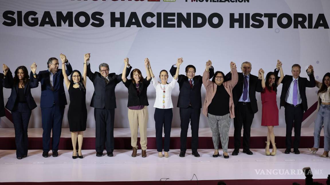 $!La candidata presidencial de la coalición Sigamos Haciendo Historia, Claudia Sheinbaum (c), en la presentación de su equipo de campaña en Ciudad de México.