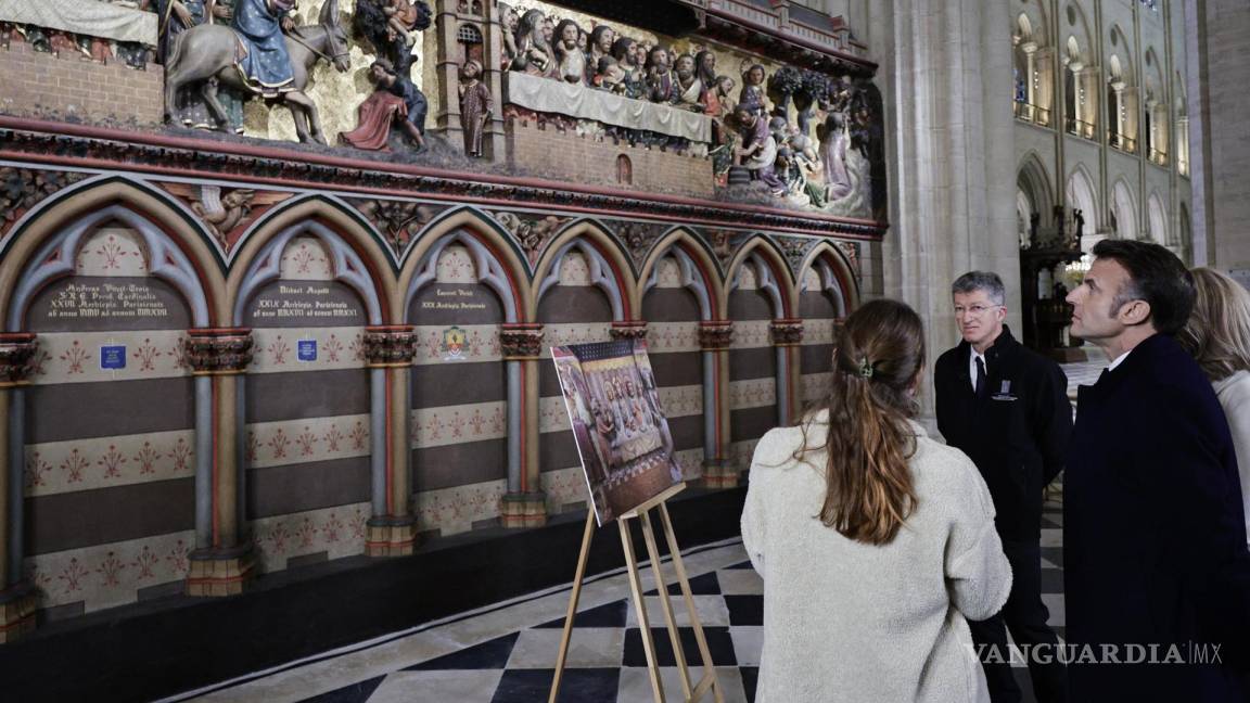 En su visita Notre Dame Macron les dice a los restauradores: ‘convirtieron el carbón en arte’