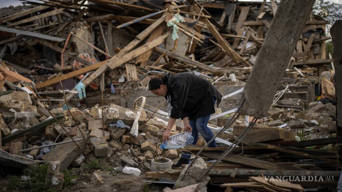 Regresan ucranianos en busca de reconstruir