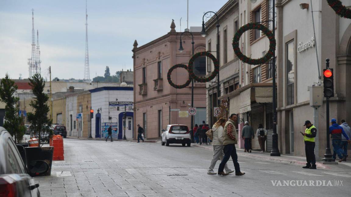 Descansa Saltillo en Navidad, plazas y calles se vacías; estrenan ciudadanos regalos al aire libre