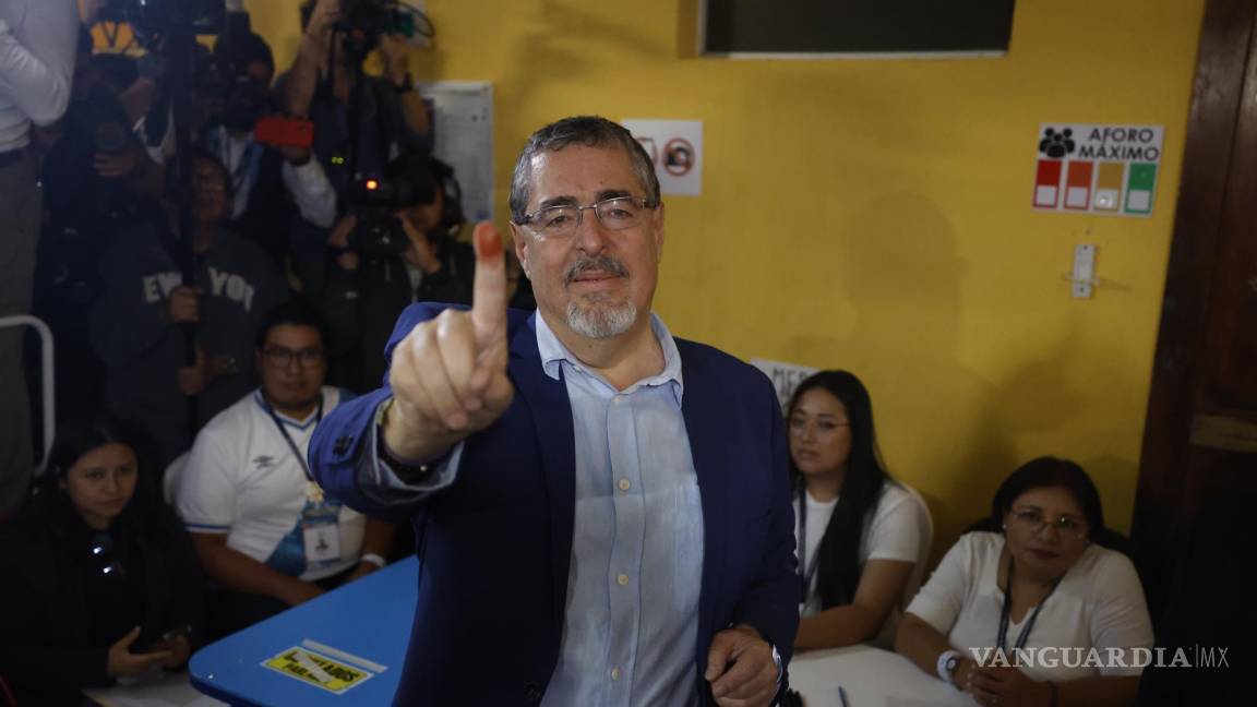 ‘Estoy contento’: celebra AMLO triunfo de Bernardo Arévalo en Guatemala