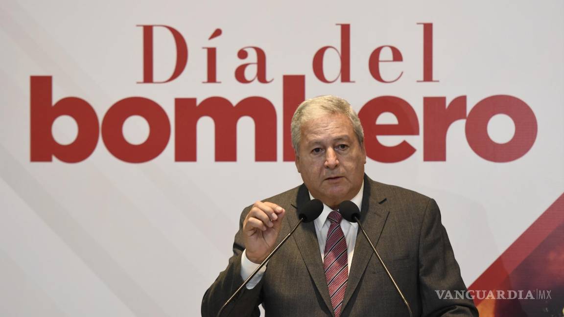 $!El edil agradeció la “heroica, incansable y desinteresada labor de nuestros bomberos caídos”.