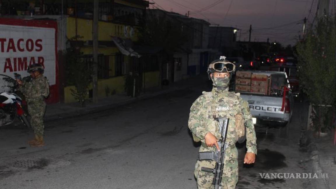 $!Durante el operativo fueron detenidos dos hombres; uno tenía orden de aprehensión por robo con violencia y el otro fue capturado en posesión de mariguana y metanfetamina.