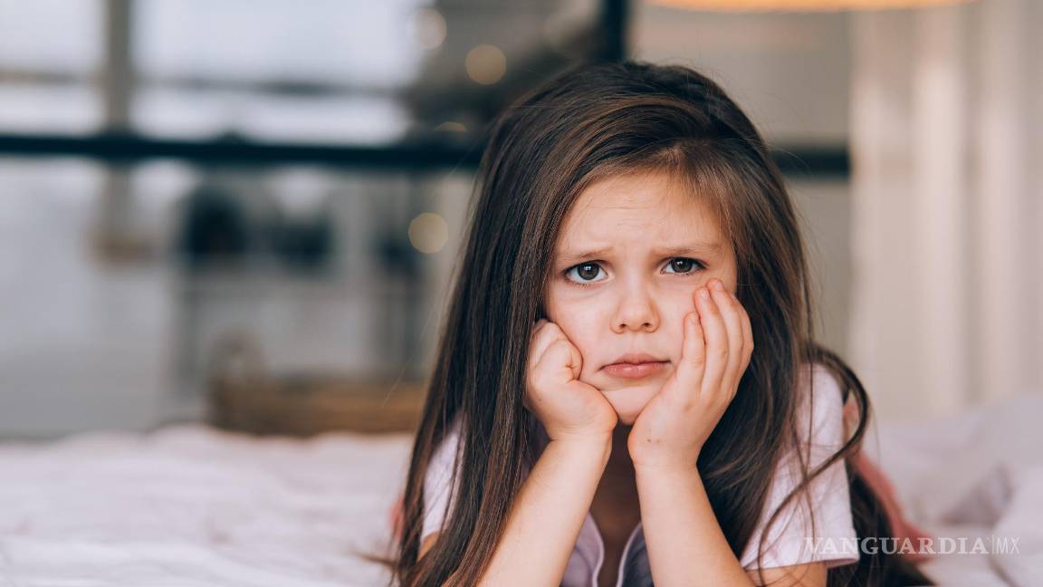 $!Pequeña con expresión de enfado y contrariedad.