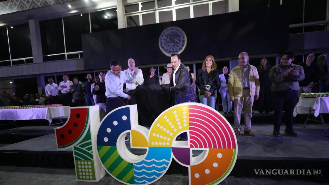 $!El gobernador Manolo Jiménez y el alcalde Miguel Ángel Ramírez develaron la placa oficial por los 100 años de la ciudad.