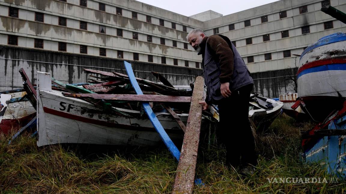 $!La madera proviene de barcos que naufragaron en el mediterráneo.